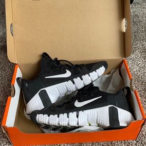 Nike  “free metcon 3” tennis shoes